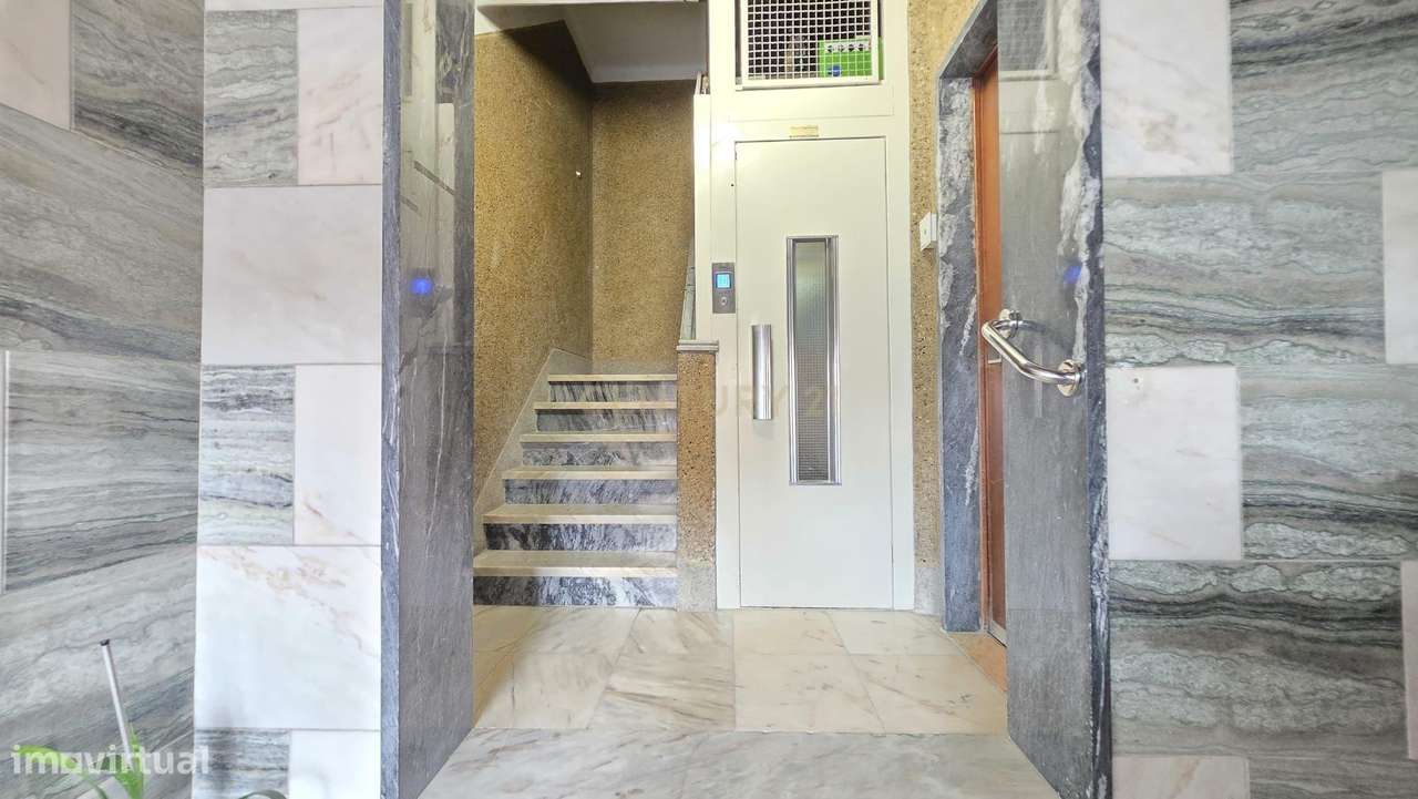 Apartamento T3 Renovado com elevador em Camarate – Pronto a Habitar-17