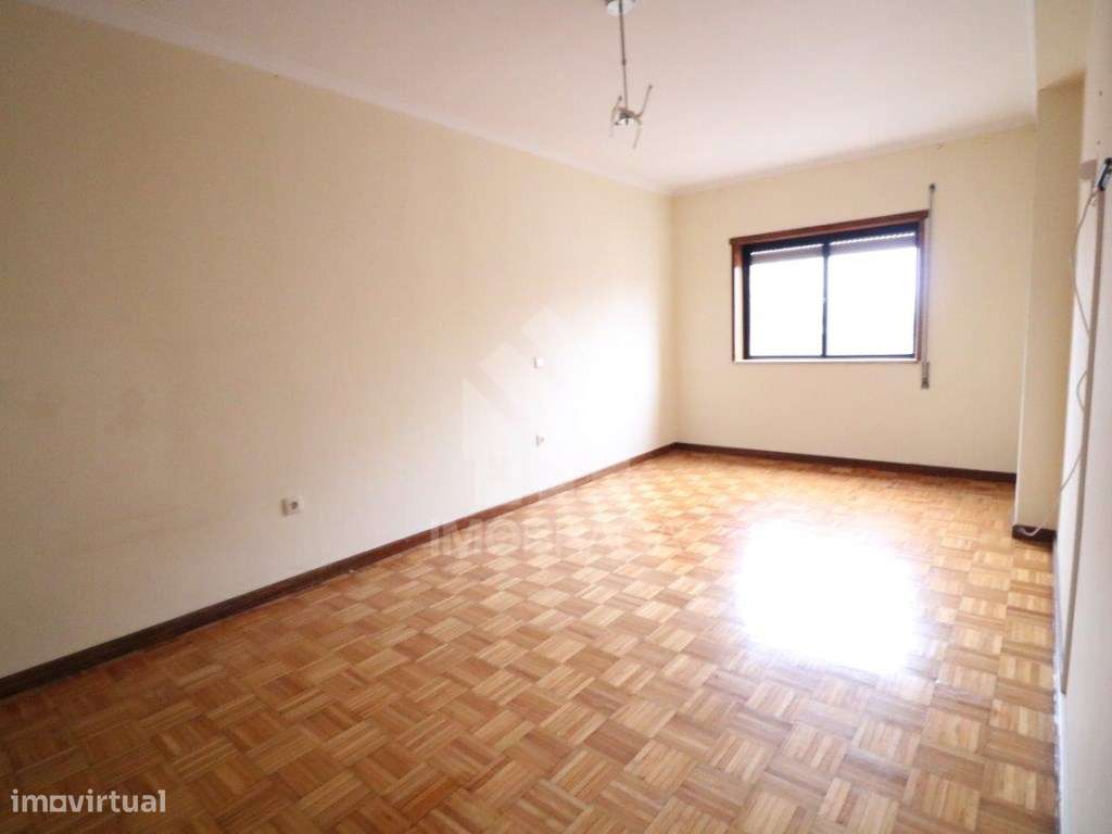 Venda de Apartamento T3 em Lomar-23