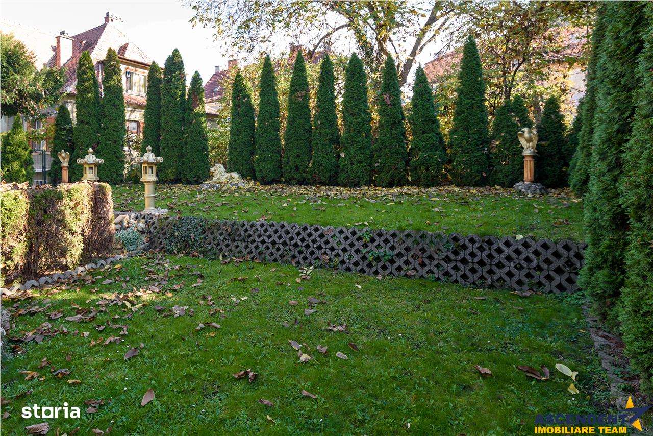 Nivel in vila, curte deosebita, priveliste, Central, Brasov - Imagine principală: 4/20