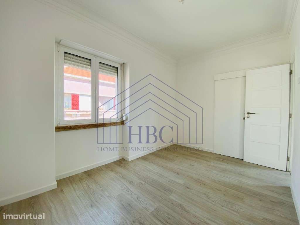 Apartamento T2 Transformado num Excelente T1 Remodelado com Vista R...-19