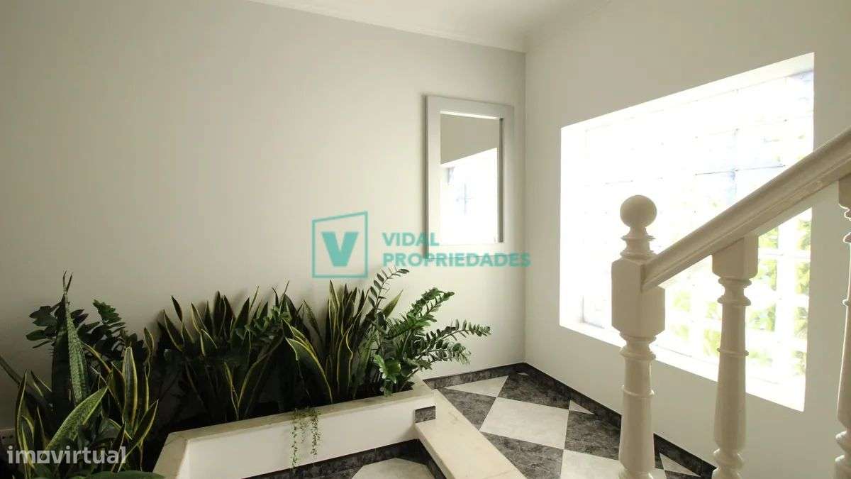 Moradia T7 com piscina e garagem em Loulé-15