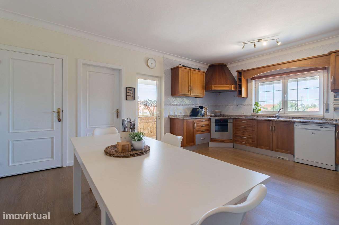 Casa Renovada em Aljubarrota, Alcobaça - 4 Quartos e Jardim-10