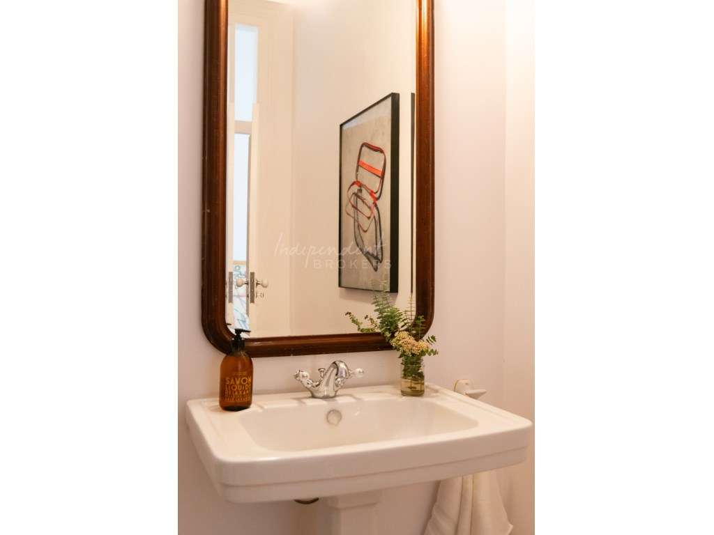 APARTAMENTO T2 COM MUITO CHARME-16