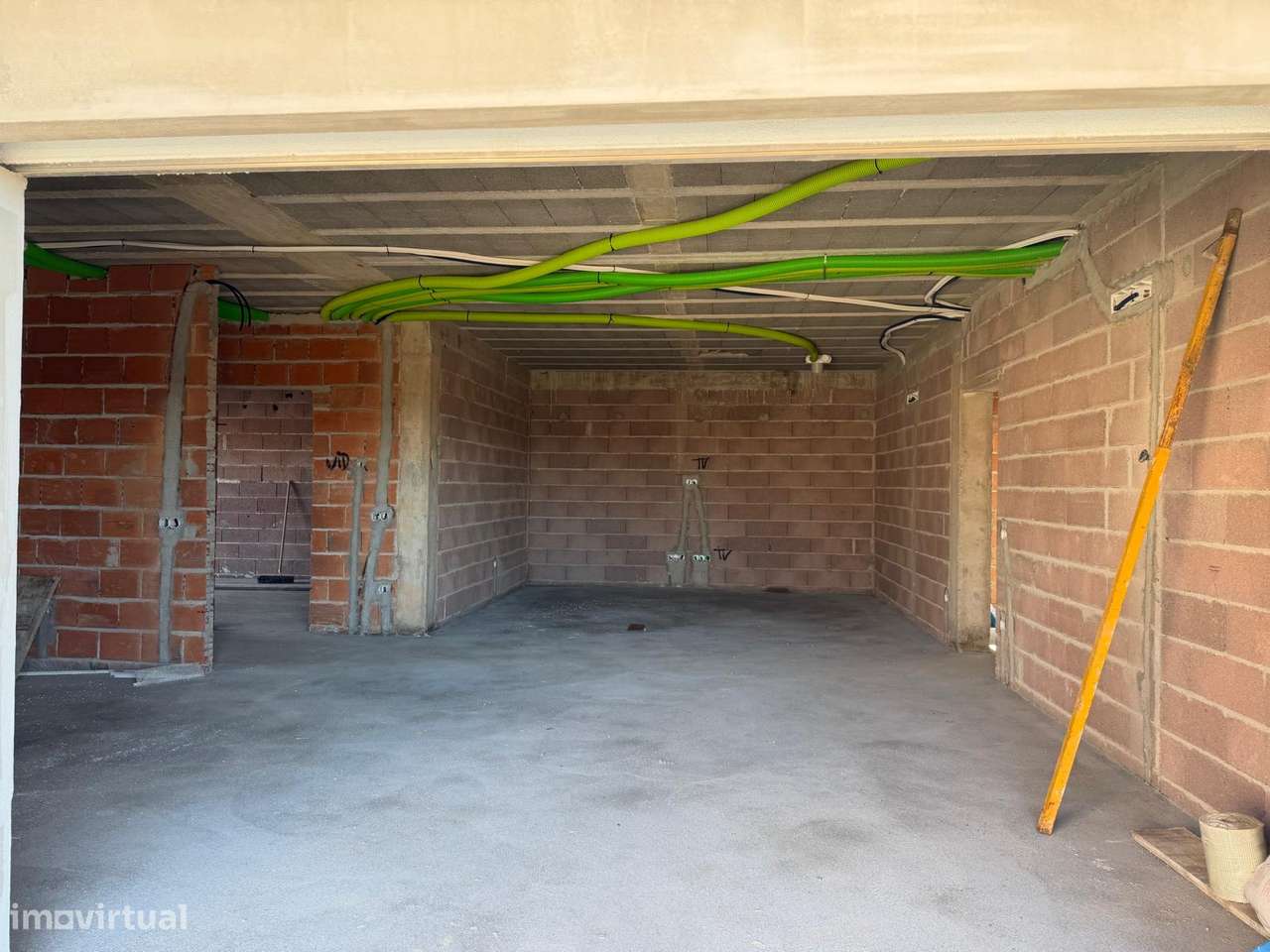 Moradia T4 geminada, térrea, com jardim e garagem em Condeixa-a-Nova - Grande imagem: 5/8