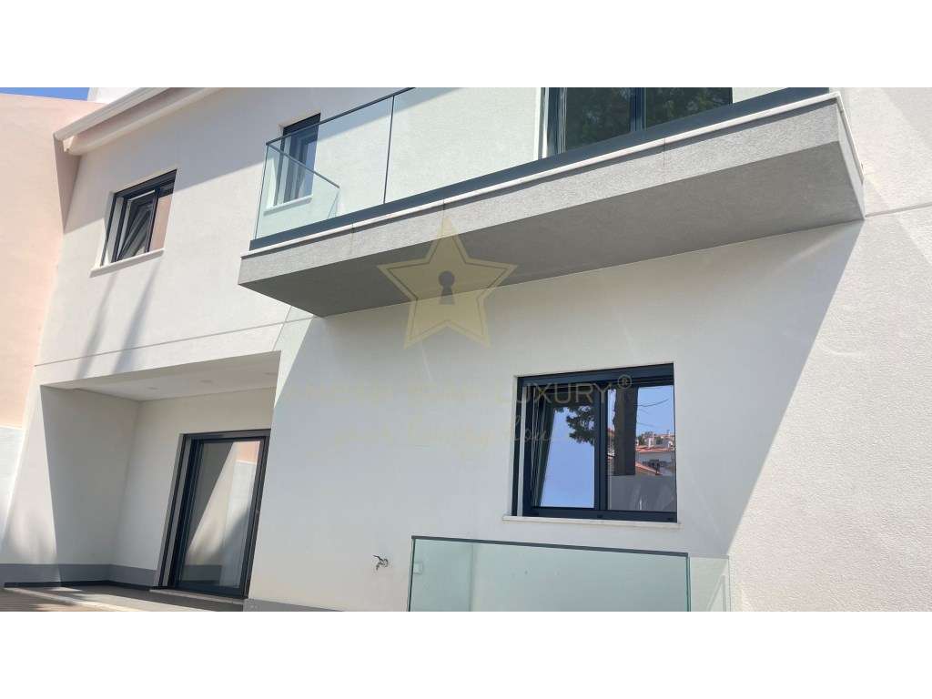 Moradia independente (T3+2), localizada em São João do Estoril, num... - Grande imagem: 5/25