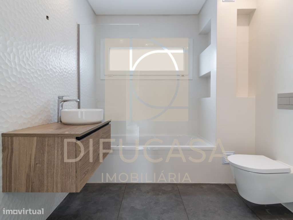 R268 Moradia Duplex - Localizada no centro de Fernão Ferro-26