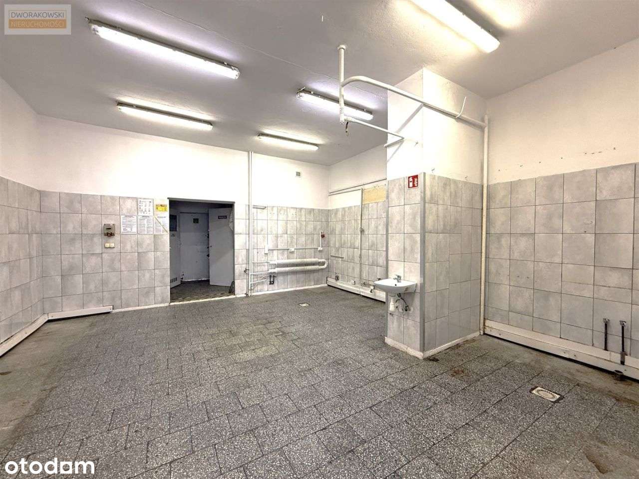 Lokal użytkowy w centrum miasta na sprzedaż-11