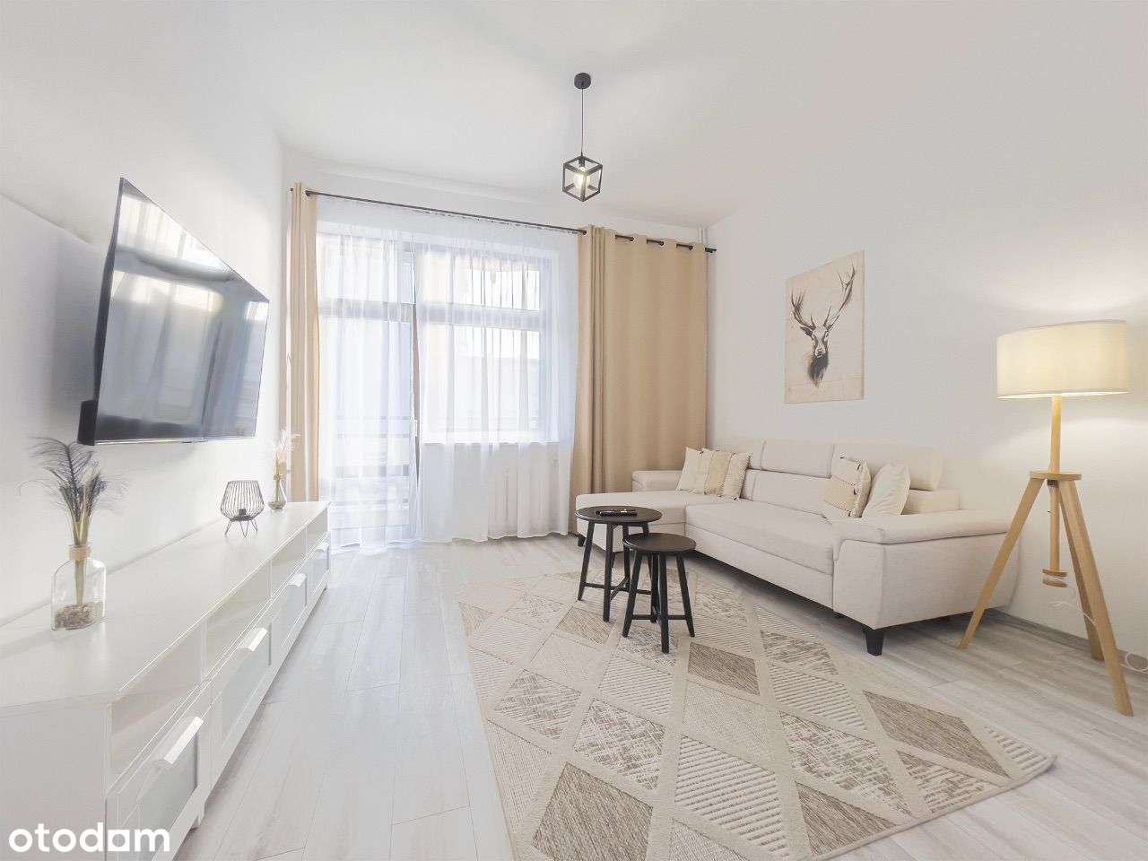 Przestronny Apartament z 2 Sypialniami i Balkonem-1