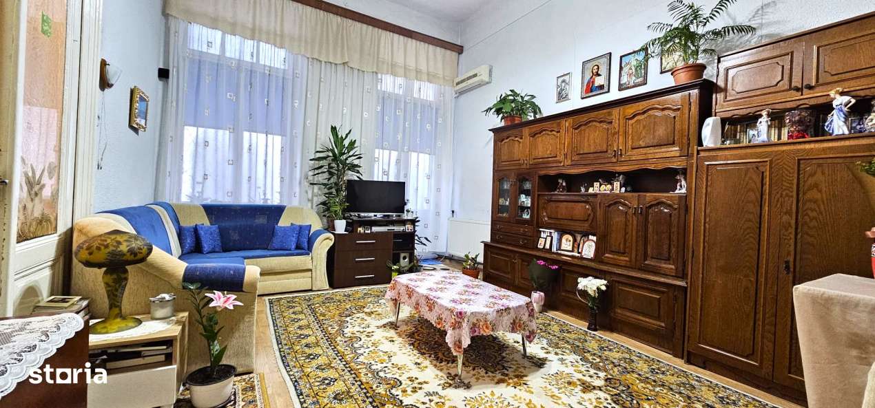 Apt 2 camere, 2 boxe mari, in Centru Vechi