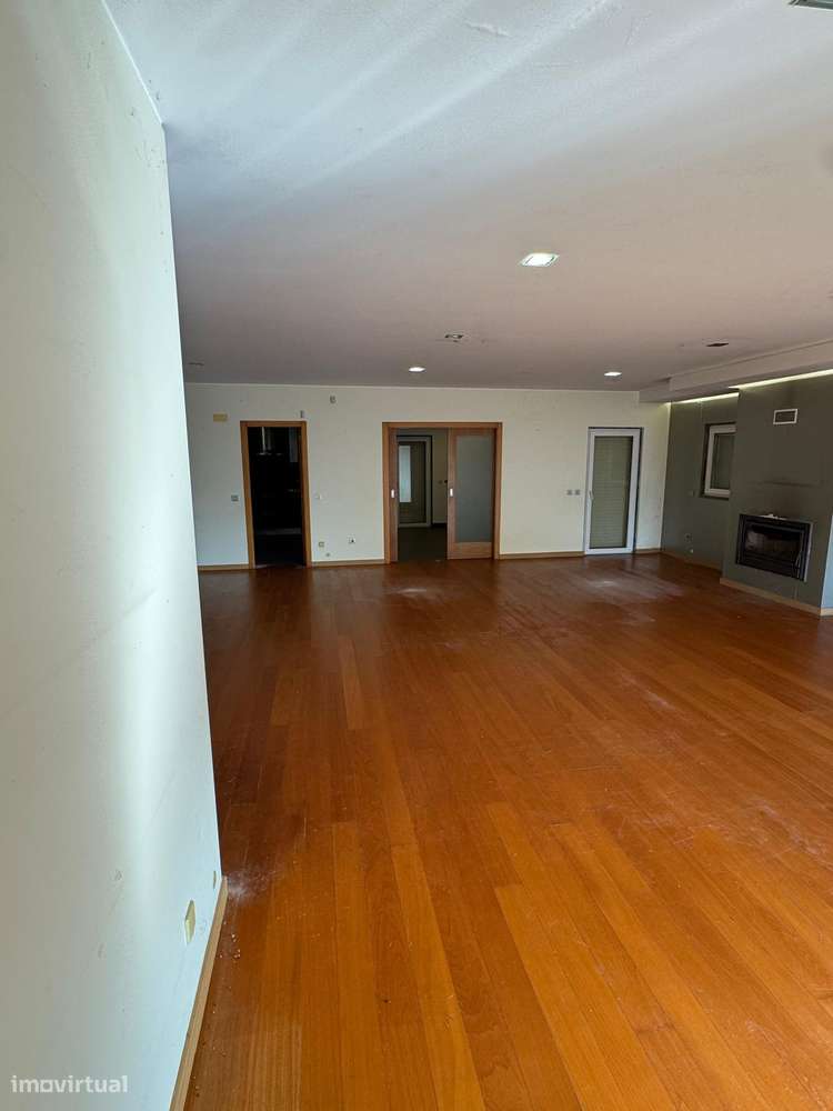 Moradia T5 com piscina, garagem e vista mar em Ericeira-28