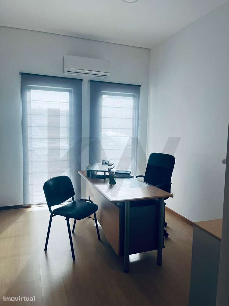 Armazém 767m2 com terreno 1854m2-41