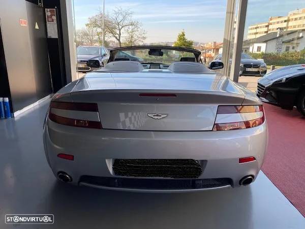 Aston Martin Vantage Roadster - 13