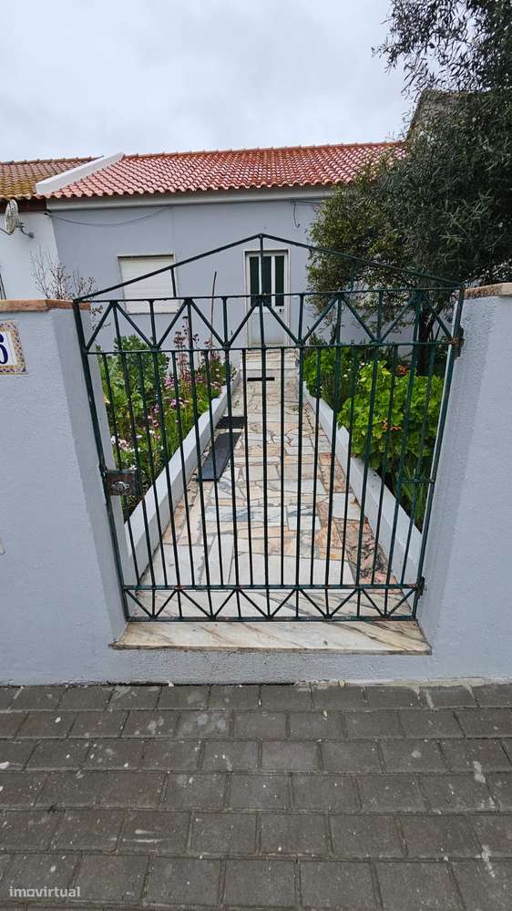 Arrendo moradia T2 com jardim e quintal, em Santo António da Charneca - Grande imagem: 2/13