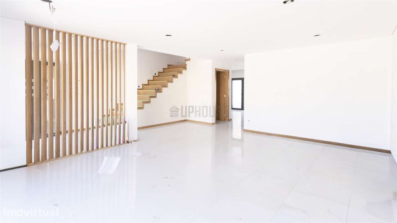 Moradia em Banda T3+1 Nova - Campo - Grande imagem: 4/13