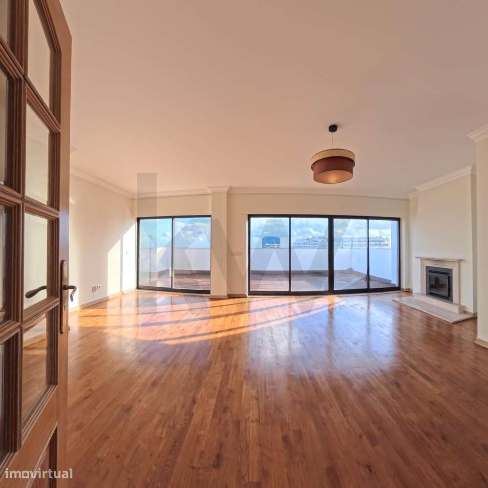 Arrendamento T2 em Campolide com Terraço Panorâmico e vista Rio - Grande imagem: 4/34