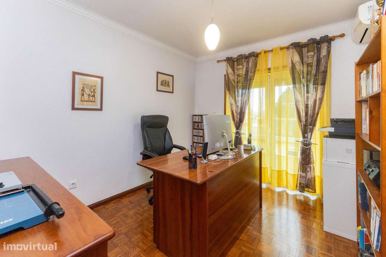 Moradia T4 na Maia – Renovada, 3 Frentes, Terraço e Garagem a...-19