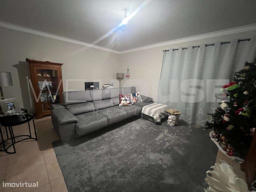 T2 com Lareira, Excelente Luz Natural e Ótima Distribuição | Pronto...-5