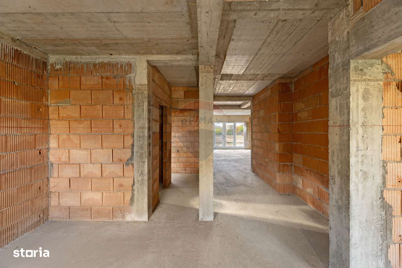 Casă la roșu cu teren generos, 500 mp, situată pe strada Ostașului - Imagine principală: 5/20