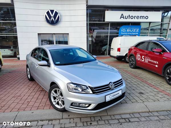 Volkswagen Passat 2.0 TDI Comfortline DSG - 2