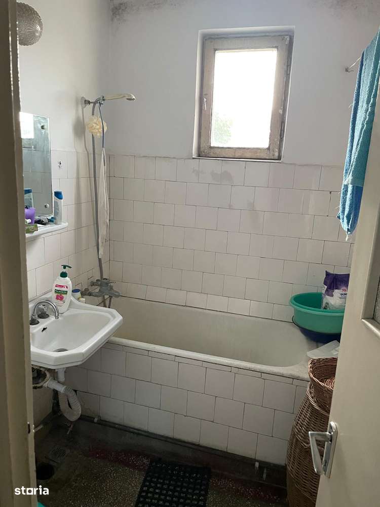 De vanzare apartament 3 camere, zona Scoala 6-7