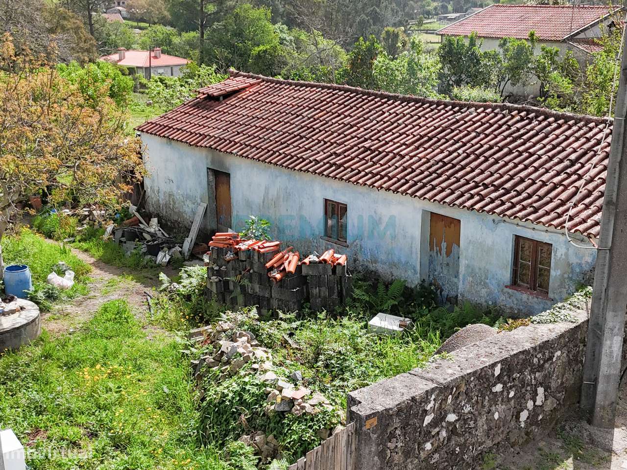 Moradia T5 para Recuperação em Barcelos-8