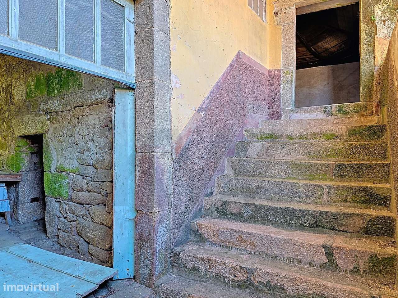 Moradia T5+ com 686,8 m2 de ABC, lote de 345 m2 para recuperar ou faze - Grande imagem: 5/30