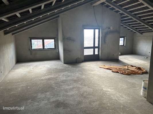 Moradia sita em Rio de Couro e Casal dos Bernardos-9