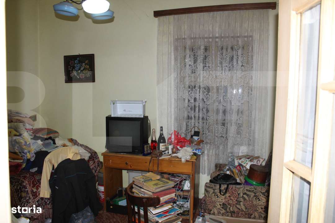 Casa traditionala cu curte generoasa, in centrul localitatii Valcele - Imagine principală: 4/14