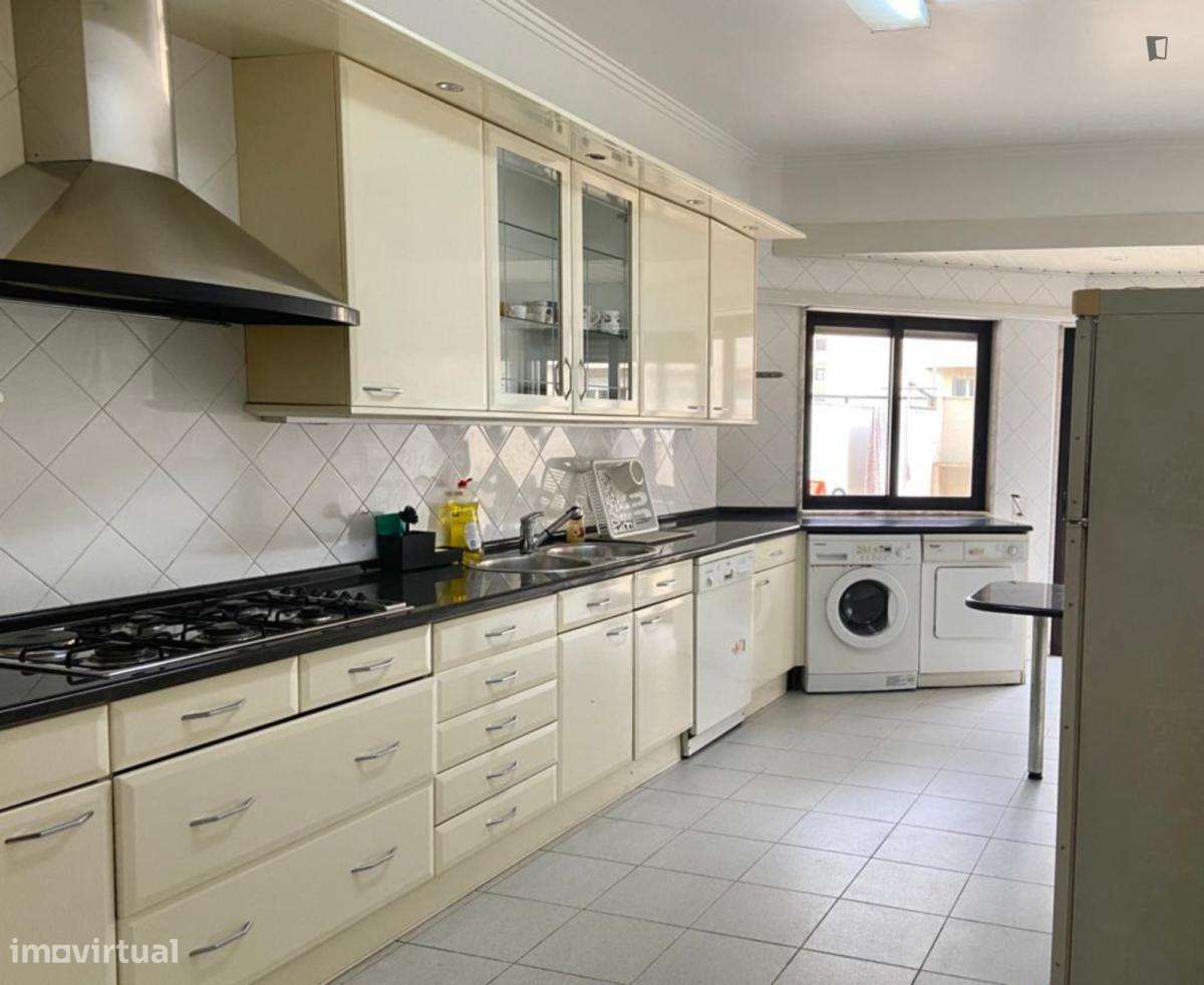 Quarto - localizado em Telheiras Lisbon - Grande imagem: 5/10