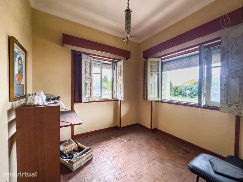 Moradia T4 com Terreno e Garagem em Vilarinho do Bairro – Anadia - Grande imagem: 5/8