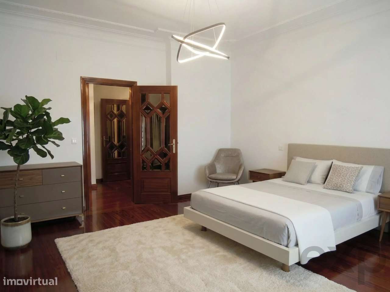 Moradia de Prestígio com Piscina-23