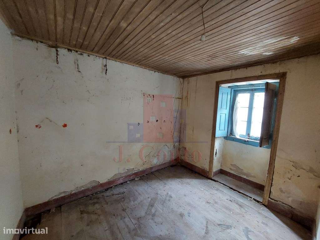 Casa Antiga para Restauro, Salir de Matos-27