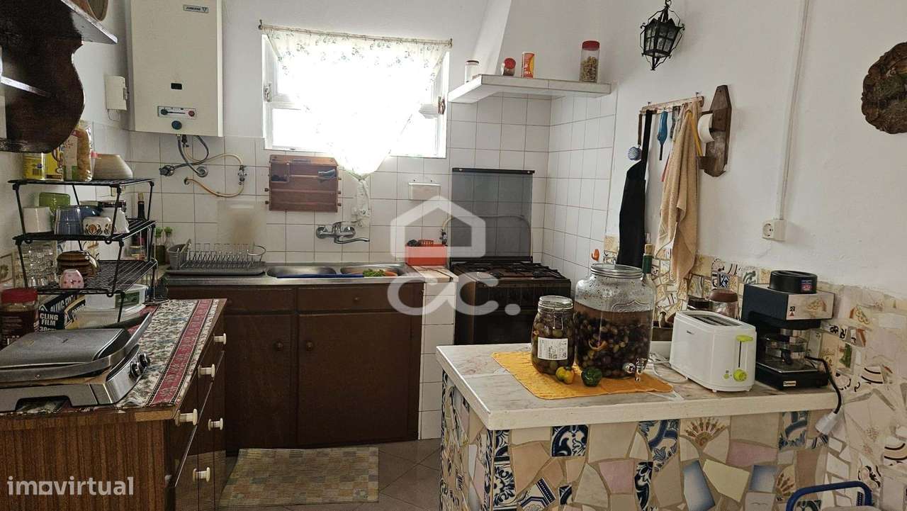 Moradia V4 com 174 M2, aproveitamento de sótão, garagem para 2 viatura-27