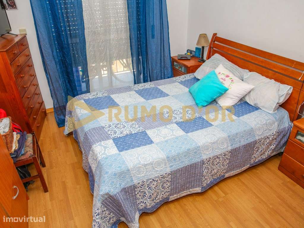 Apartamento T2 em excelente estado de conservação a 2 minutos da A1-11