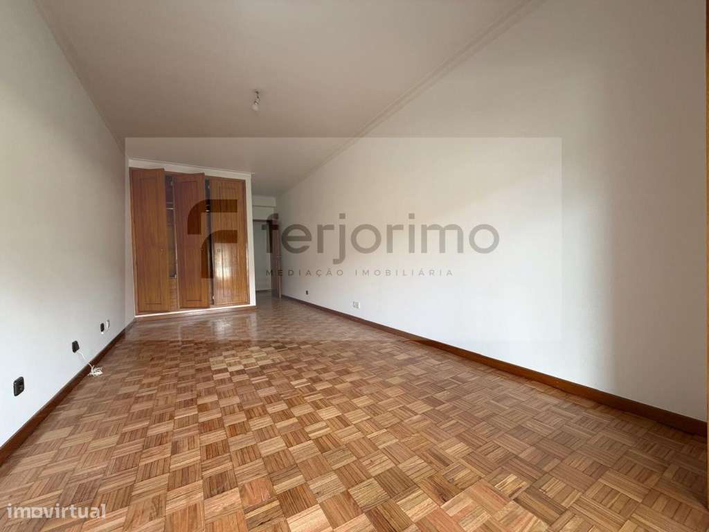 Apartamento T3 para venda no centro da Vila-6