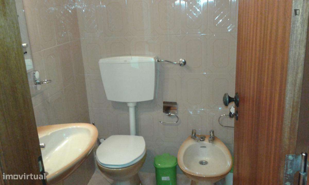 Quarto - localizado em Olivais Lisbon - Grande imagem: 4/7