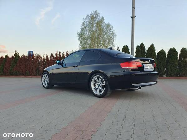 BMW Seria 3 320i Coupe - 3