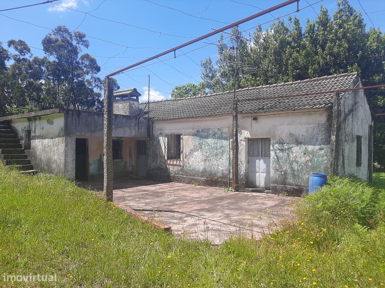 Moradia em pedra para restauro com 3.285m2 de terreno