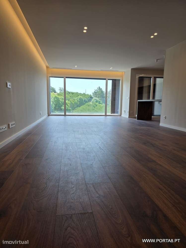 Apartamento T3 Novo com garagem-3