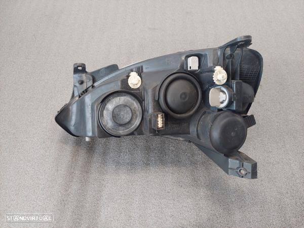 Otica / Farol Dto Opel Corsa C (X01) - 4