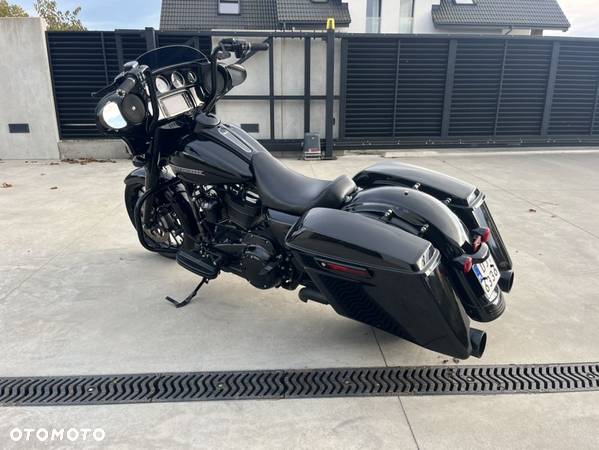 Harley-Davidson Touring Street Glide - 12