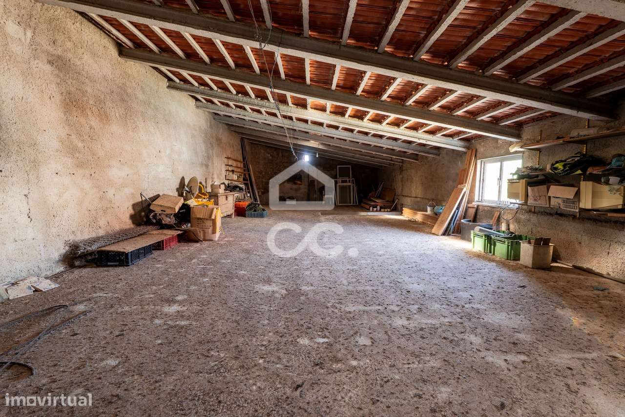 Moradia T2+2 com garagem e vista Serra de Montejunto em Murteira, Cada-25