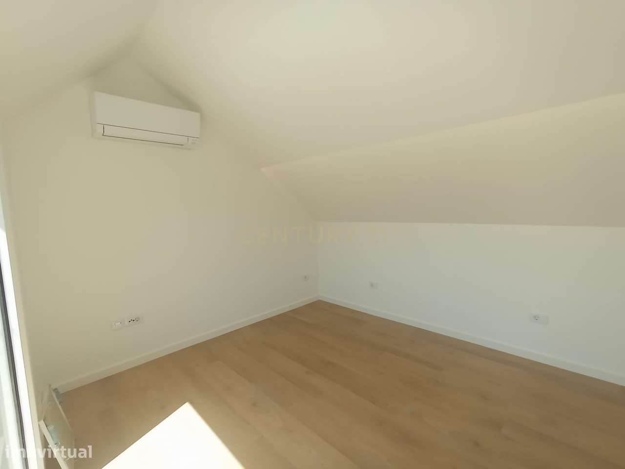 Moradia geminada no centro da Costa da Caparica-25