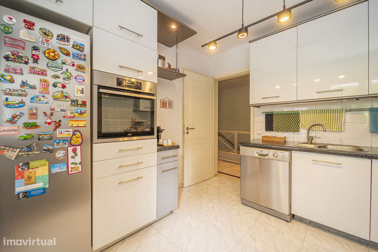 T3 Duplex-Alfragide - Lareira, 3 Casas de Banho, Dispensa e Lavandaria-14