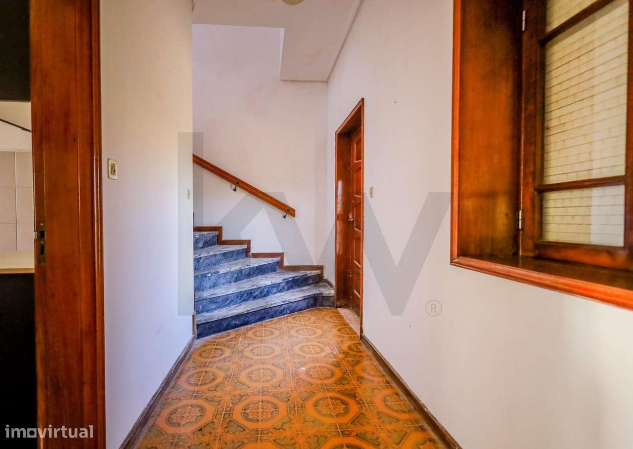 Moradia com 1451m2 de Terreno e Elevado Potencial de Valorização em Sã-11