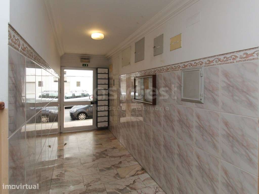 Apartamento T2 com elevador na rua Manuel Martins Garrocho em Olhão - Grande imagem: 2/33