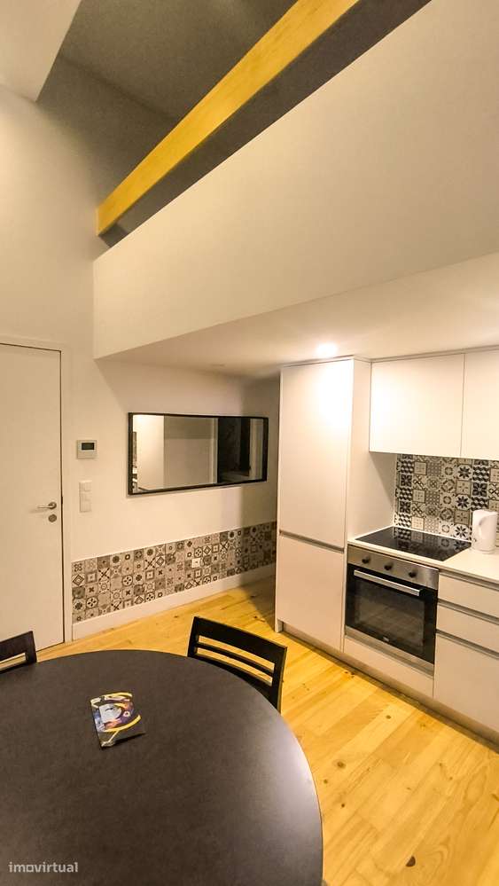 T1 com Mezanine para Arrendamento - Centro do Porto - Grande imagem: 4/10