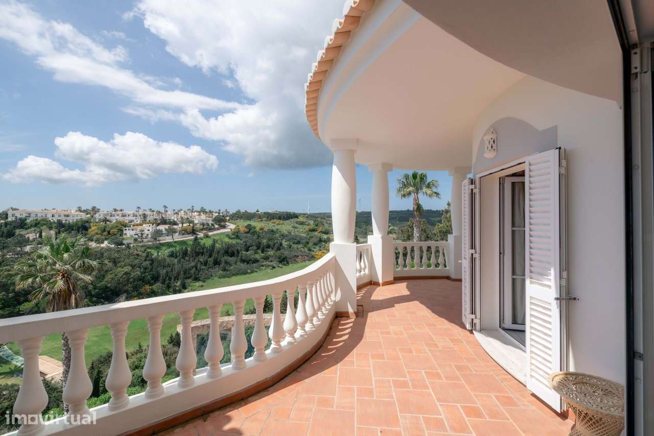 Grande propriedade de golfe com vistas panorâmicas-7