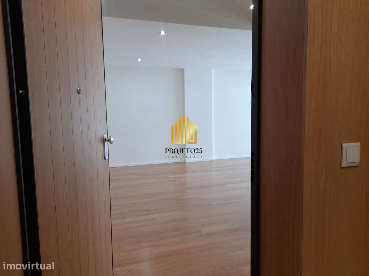 T3 NOVO de Luxo com área bruta de 170m2, junto ao centro e ao Metro!-5