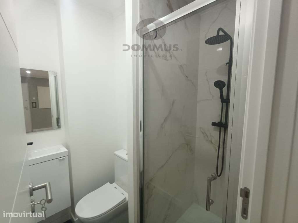 Apartamento T4 Totalmente Remodelado na Damaia-19